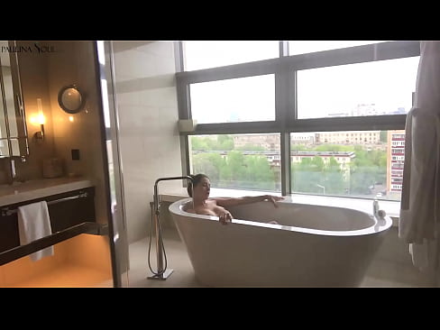 ❤️ En fantastisk babe som lidenskapelig rykker av seg fitta på badet ❤❌ Jævla video ved no.amzhoka.top ❌